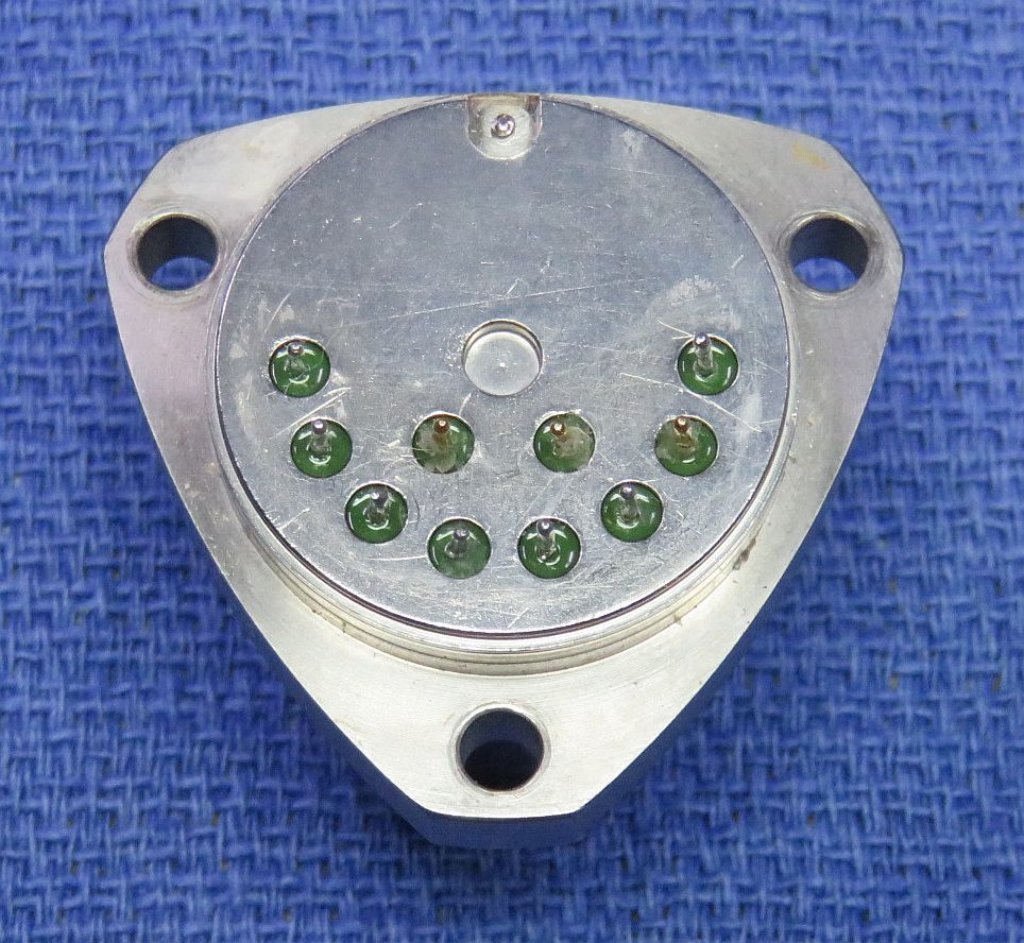 gg1342inertial_platform_accelerometer_bottom_view1.jpg