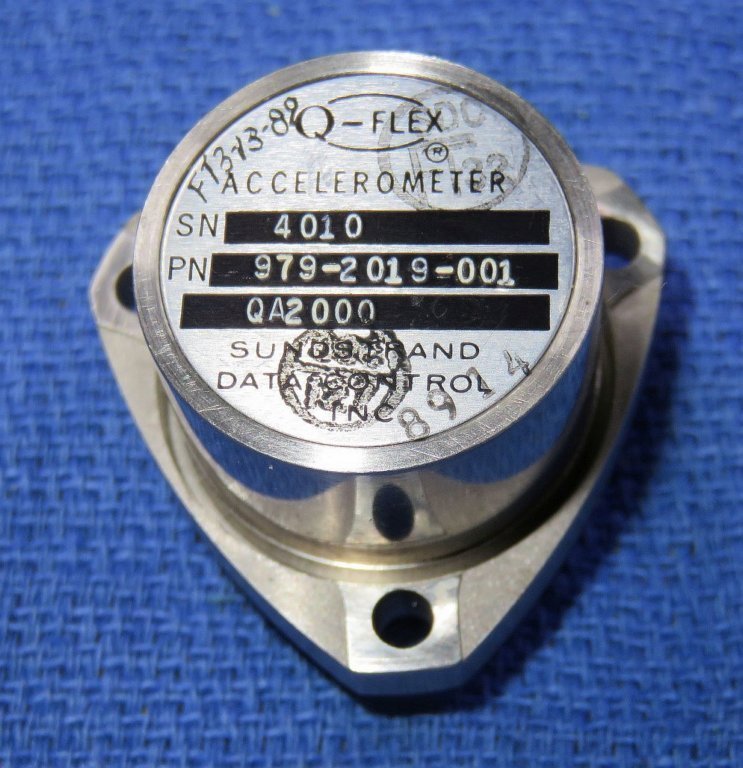 gg1342inertial_platform_accelerometer_top_view1.jpg
