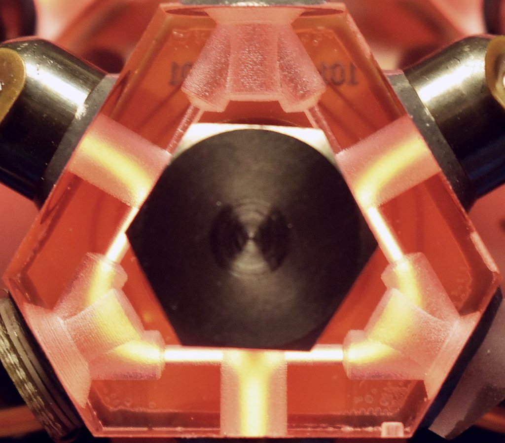 hg1700ag59gg1308_laser_block_glowing1_closeup1.jpg