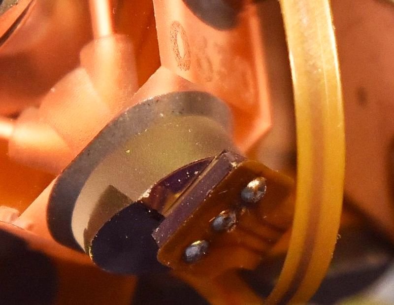 hg1700ag59gg1308_laser_block_glowing_detector_closeup1.jpg