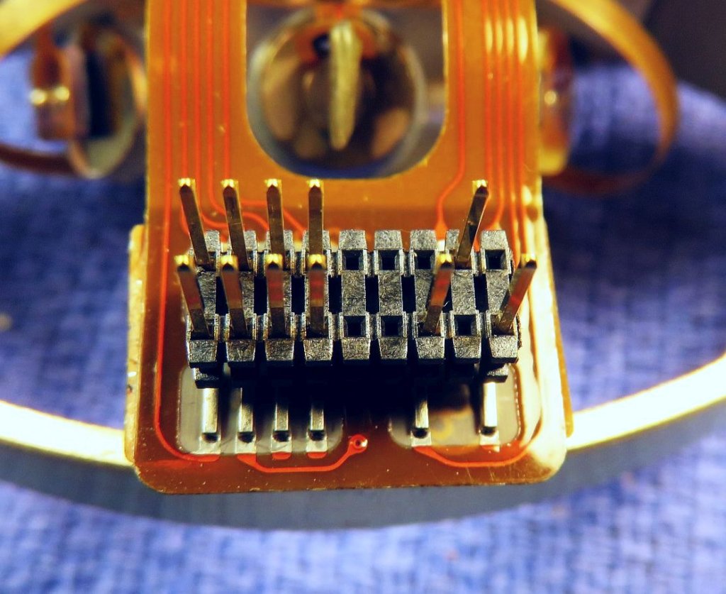 hg1700ag59imu_rlg_cathode_connector_closeup2.jpg