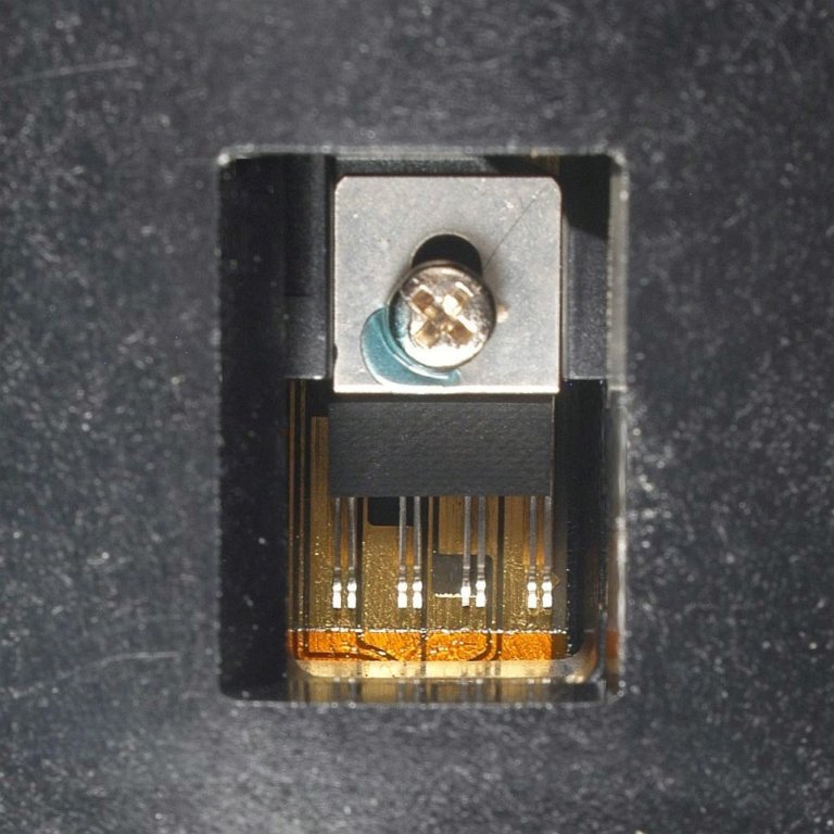 afsdx55200mmvrzoom_encoder_in_situ_closeup.jpg