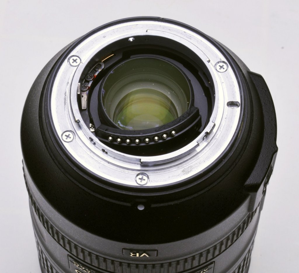 nikonafsnikkor28300mmf_3556gedvrback1_down_camera_contacts_released1.jpg