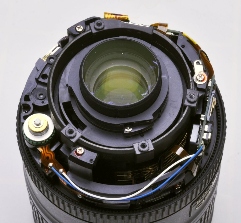 nikonafsnikkor28300mmf_3556gedvrback1_down_no_rear_cover_unit2.jpg