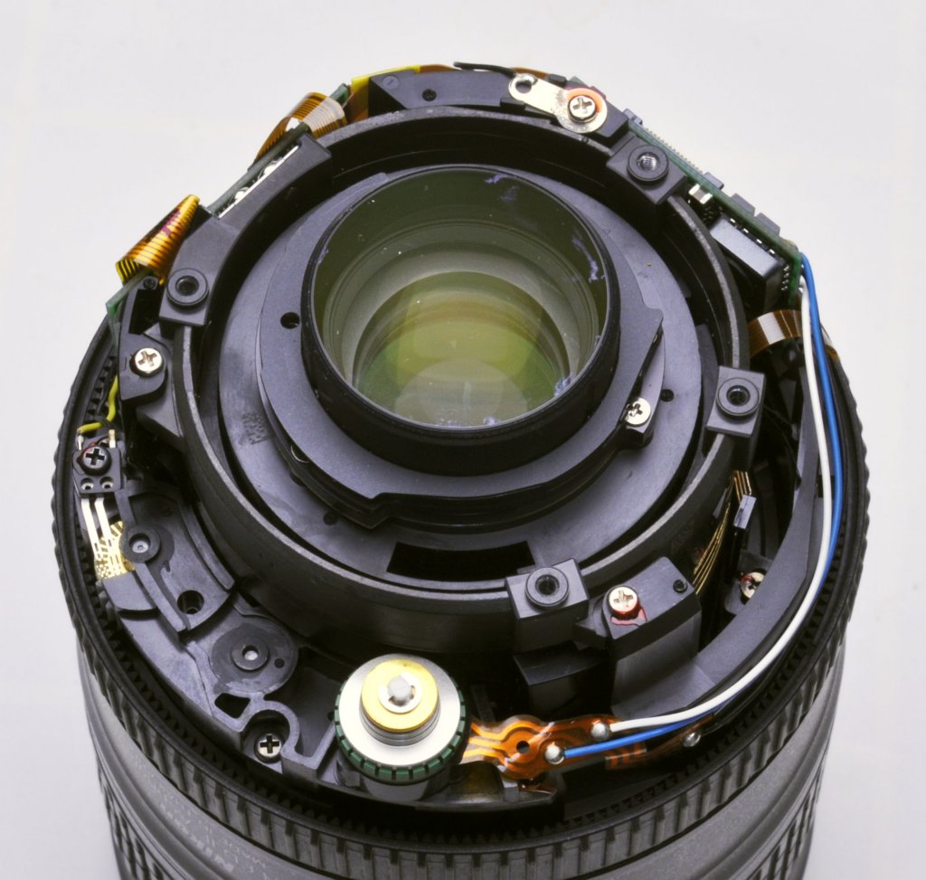 nikonafsnikkor28300mmf_3556gedvrback1_down_no_rear_cover_unit3.jpg