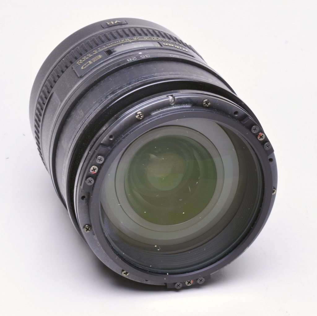 nikonafsnikkor28300mmf_3556gedvrfront3_down_no_filter_ring.jpg