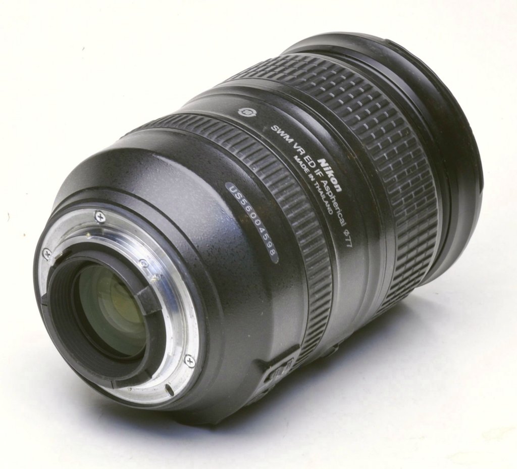 nikonafsnikkor28300mmf_3556gedvrleft_back.jpg