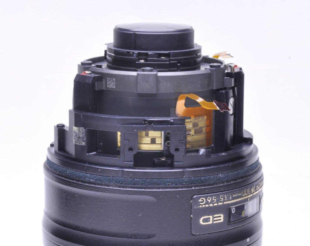 nikonafsnikkor28300mmf_3556gedvrno_gmr_fpc1.jpg