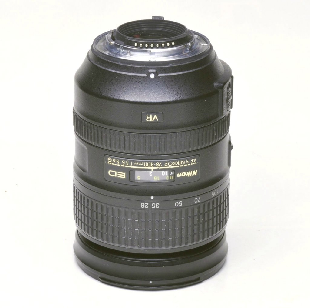 nikonafsnikkor28300mmf_3556gedvrover1_down.jpg