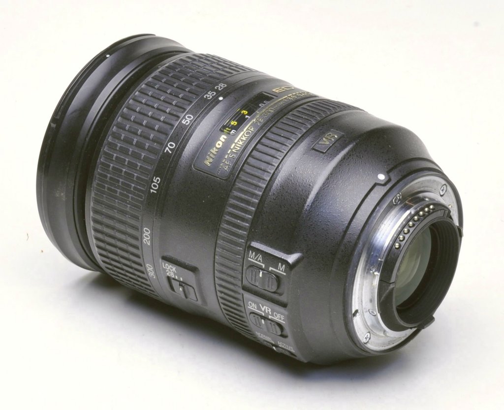 nikonafsnikkor28300mmf_3556gedvrright_back.jpg