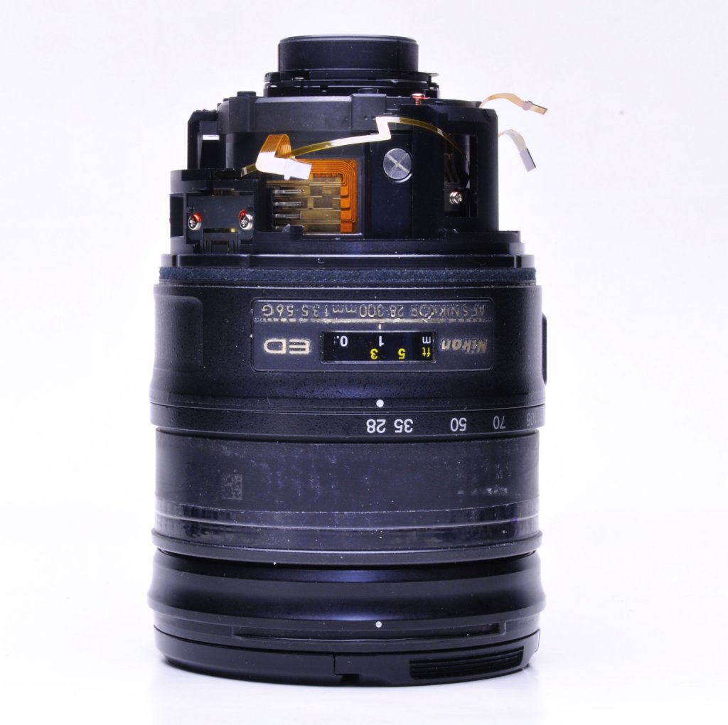 nikonafsnikkor28300mmf_3556gedvrside1_naked1.jpg