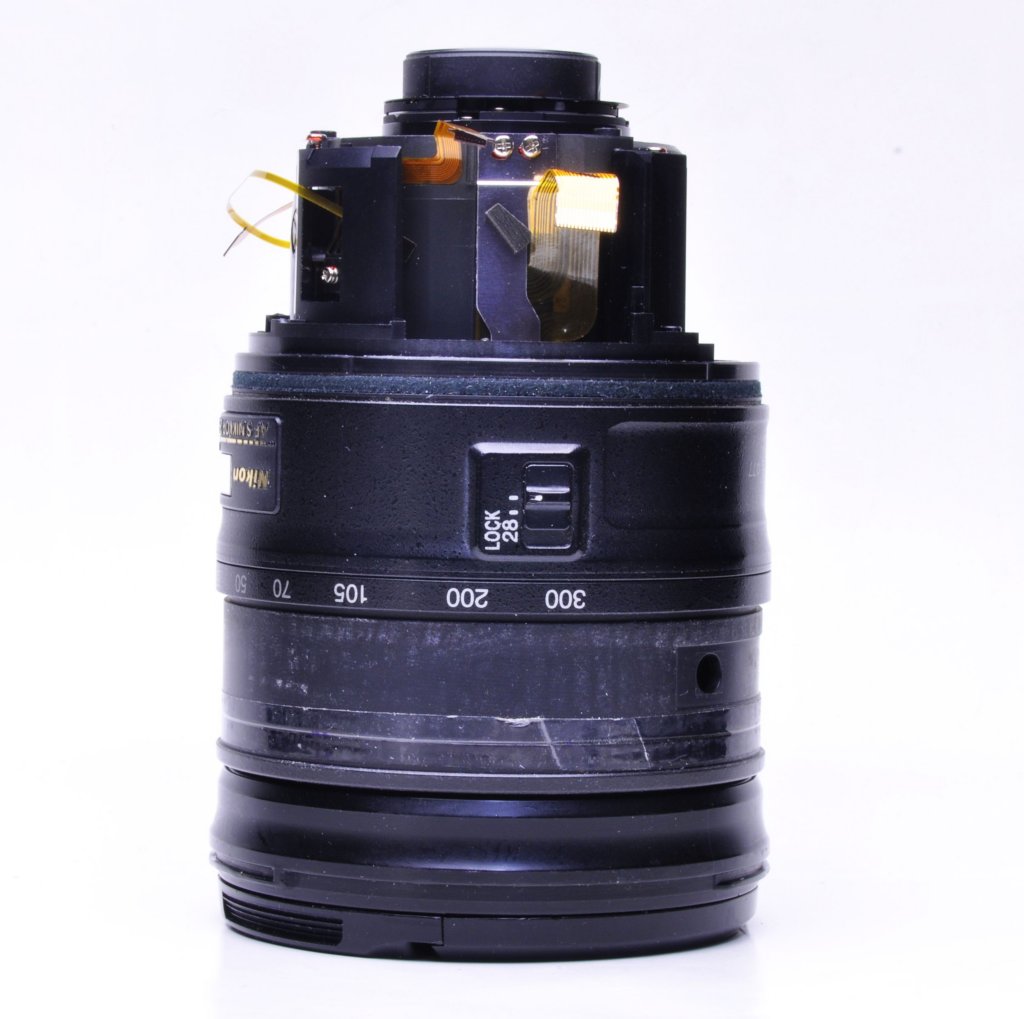 nikonafsnikkor28300mmf_3556gedvrside4_naked1.jpg