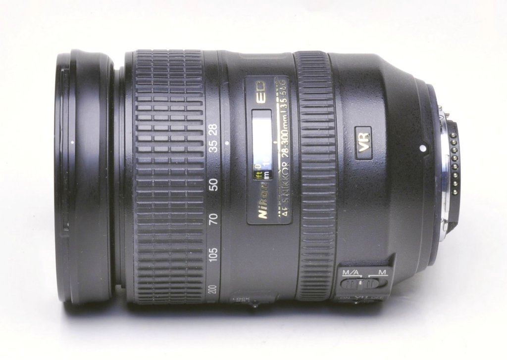 nikonafsnikkor28300mmf_3556gedvrside_32mm.jpg