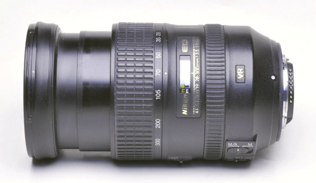nikonafsnikkor28300mmf_3556gedvrside_70mm.jpg